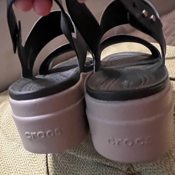 Crocs Brooklyn Low Wedge Sandal - Picture 9 of 12